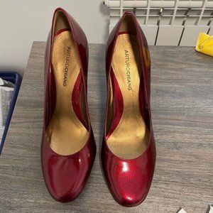 Arturo Chiang, US size 8.5W, red patent pumps